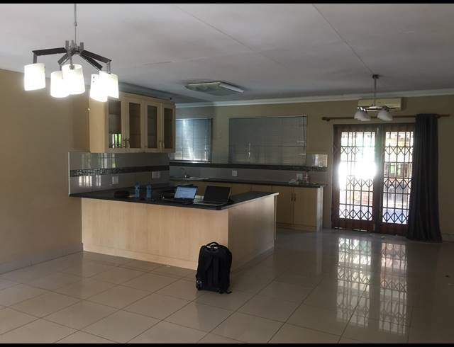 4 BEDROOM TOWNHOUSE TO LET IN CHASE VALLEY